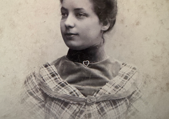 1890s photograph of Gerda Paulson Simon